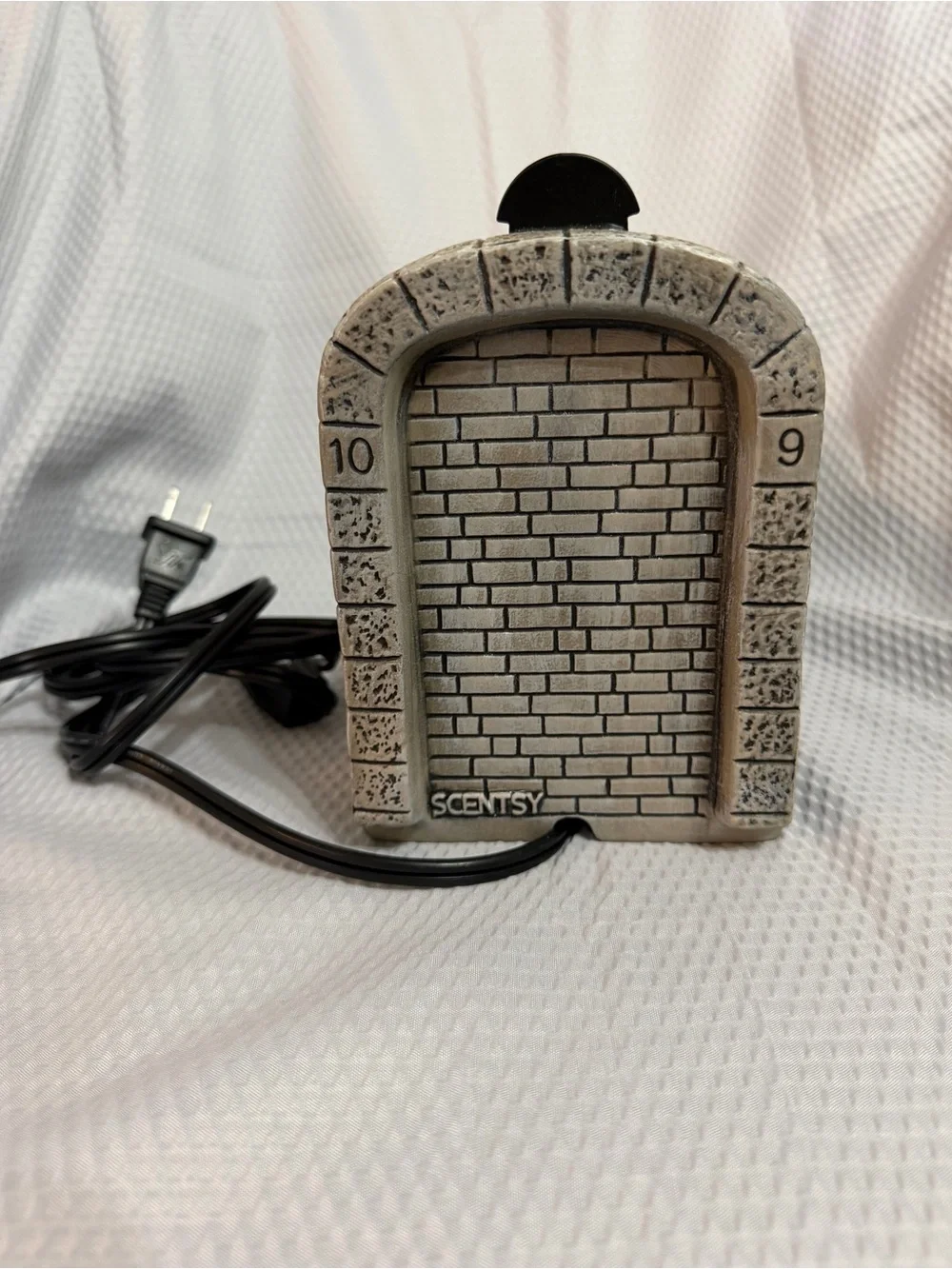 Scentsy Harry Potter Platform 9 3/4 Hogwarts Express Train Wax Warmer